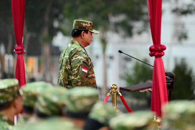 Presiden Prabowo Subianto memimpin Upacara Parade Senja dan Penurunan Bendera Sang Merah Putih di Akademi Militer Magelang, Jawa Tengah, pada Jumat sore, 25 Oktober 2024. [Dok. Setneg]